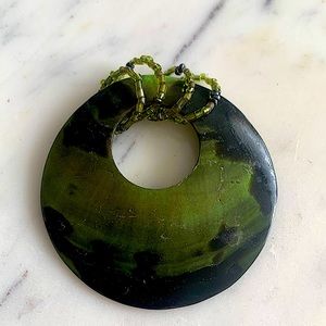 3/$25 ⭐️ Green Seashell Carved Pendant